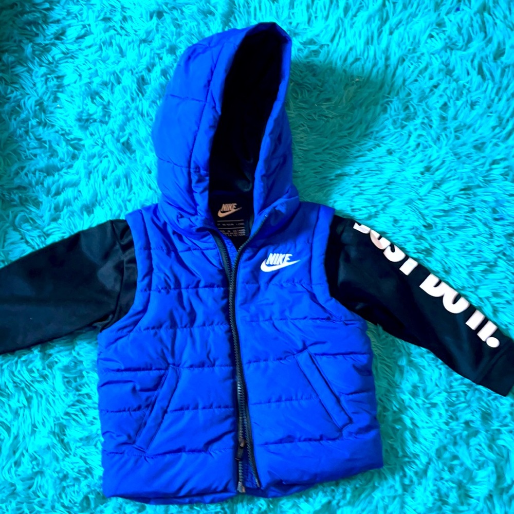Nike Jacket. Worn twice, In excellent condition.